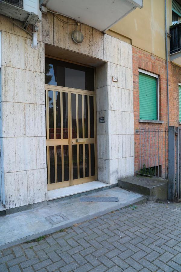 Guest House Simonazzi Reggio Emilia Bagian luar foto
