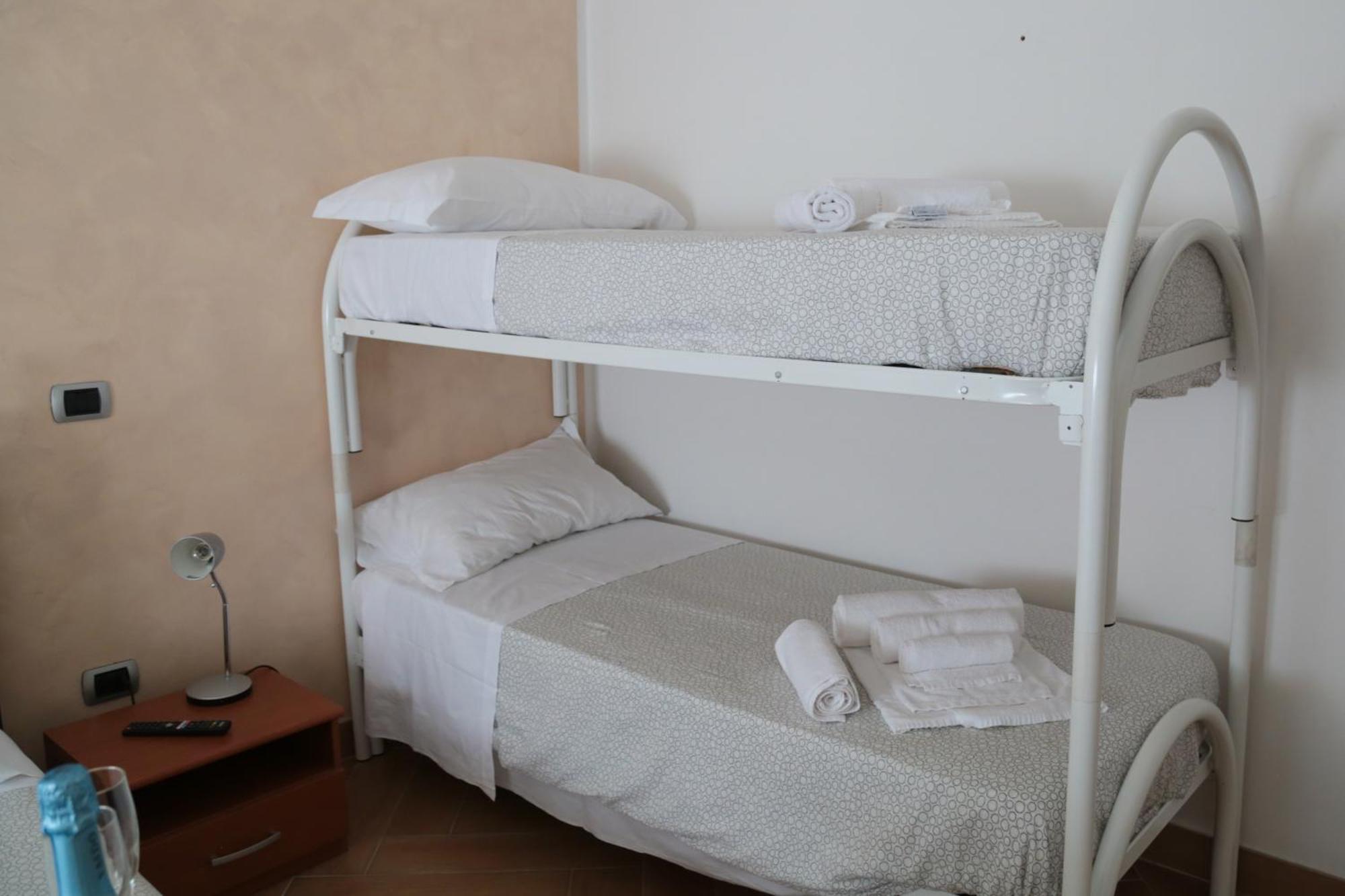 Guest House Simonazzi Reggio Emilia Bagian luar foto