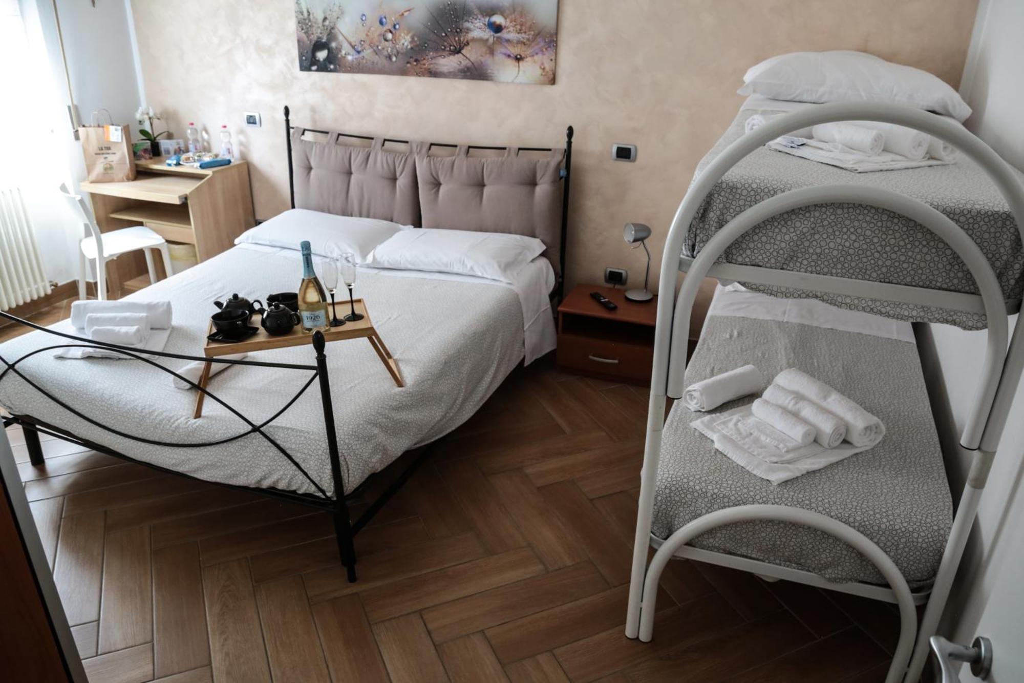 Guest House Simonazzi Reggio Emilia Bagian luar foto